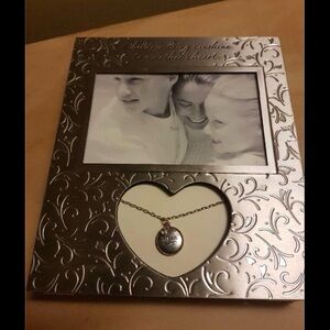 Vint Silver Embossed Mothers Heart Photo Frame letter saver with Necklace Accent